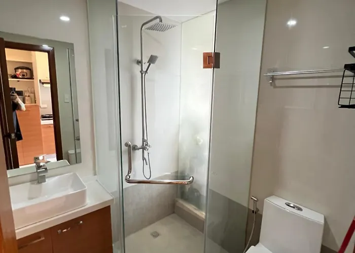 Apartment Great View At Pioneer Mandaluyong Free Pool Gym Netflix Hbo Max Prime Kids Play Fast Wifi Sunshine 100 T3 38th Manila