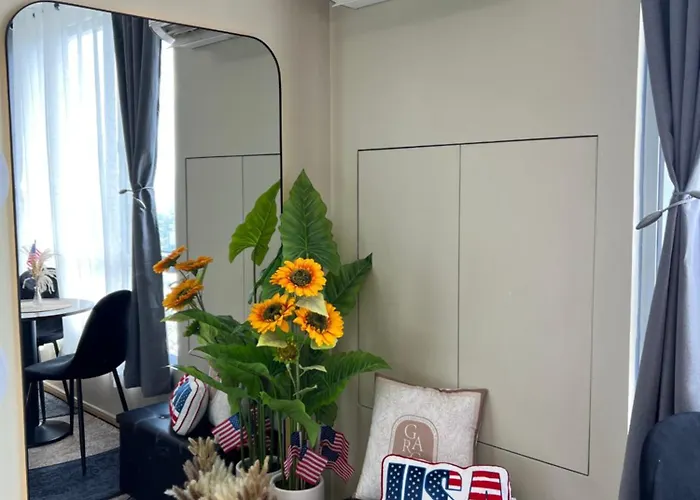 Apartment Great View At Pioneer Mandaluyong Free Pool Gym Netflix Hbo Max Prime Kids Play Fast Wifi Sunshine 100 T3 38th *